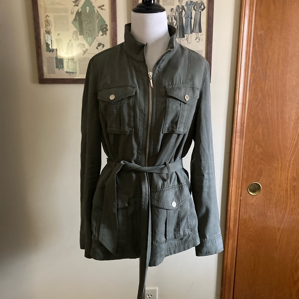 Olive green White House black market sz 8 utility jacket with belt